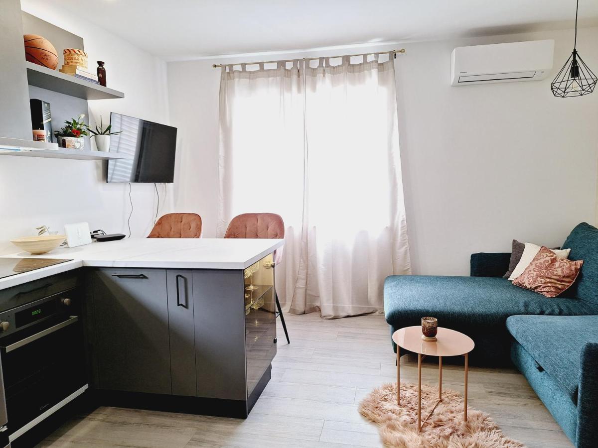 시베니크 Apartman Maja **** 아파트 외부 사진